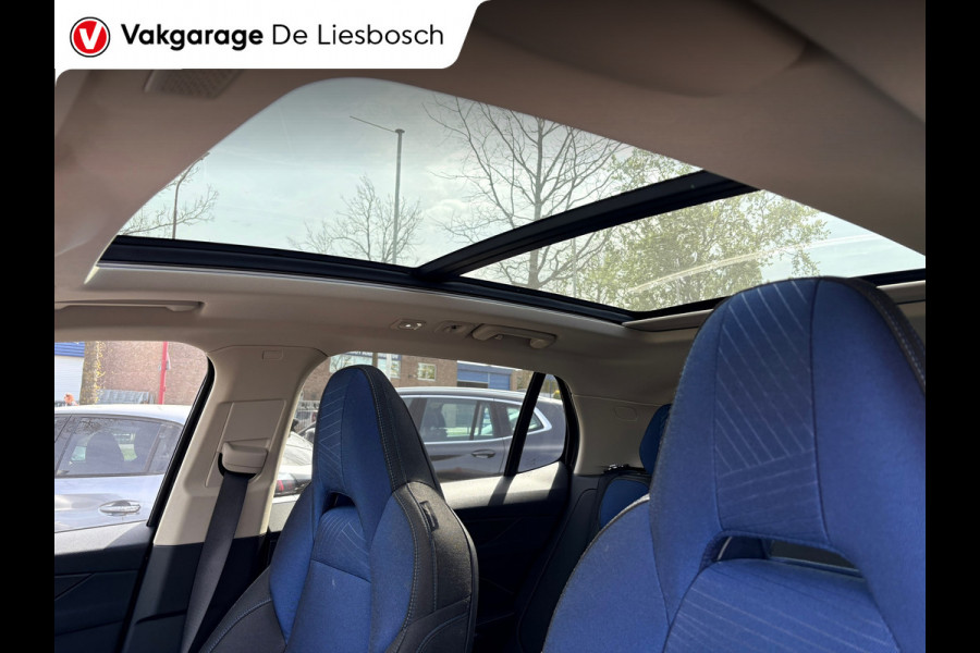 Lynk & Co 01 1.5 / pano / 360 camera / 1800kg trekgewicht/ Infinity / navi / stoelverwarming/trekhaak