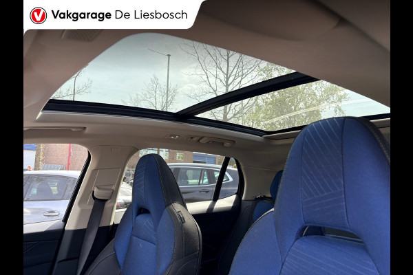 Lynk & Co 01 1.5 / pano / 360 camera / 1800kg trekgewicht/ Infinity / navi / stoelverwarming/trekhaak