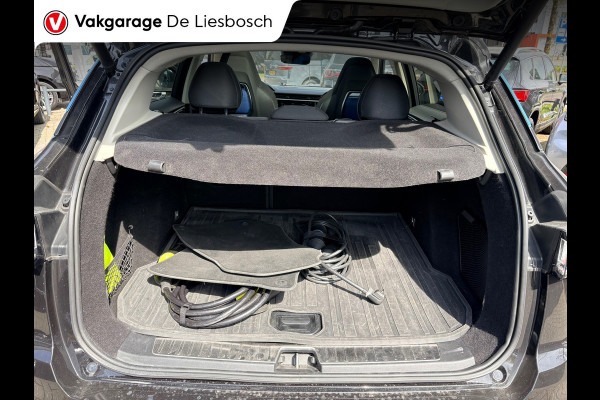 Lynk & Co 01 1.5 / pano / 360 camera / 1800kg trekgewicht/ Infinity / navi / stoelverwarming/trekhaak