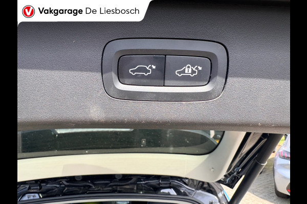 Lynk & Co 01 1.5 / pano / 360 camera / 1800kg trekgewicht/ Infinity / navi / stoelverwarming/trekhaak