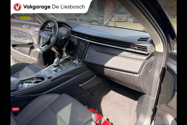 Lynk & Co 01 1.5 / pano / 360 camera / 1800kg trekgewicht/ Infinity / navi / stoelverwarming/trekhaak