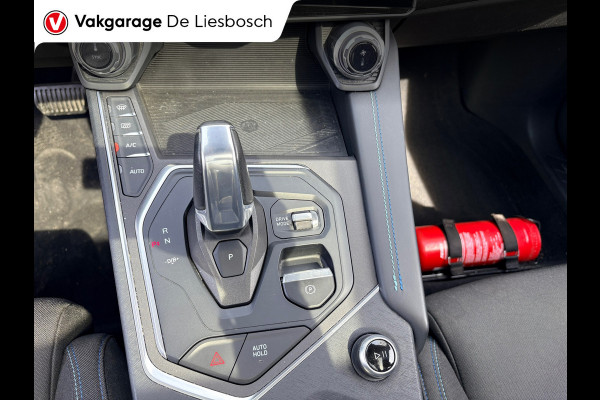 Lynk & Co 01 1.5 / pano / 360 camera / 1800kg trekgewicht/ Infinity / navi / stoelverwarming/trekhaak