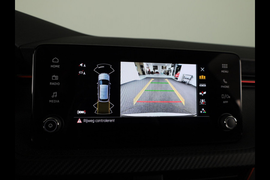 Škoda Kamiq 1.0 TSI Monte Carlo 115 pk Automaat (DSG) | Verlengde garantie | Navigatie via App | Panoramadak | Parkeersensoren | Adaptieve cruise control | Stoelverwarming |