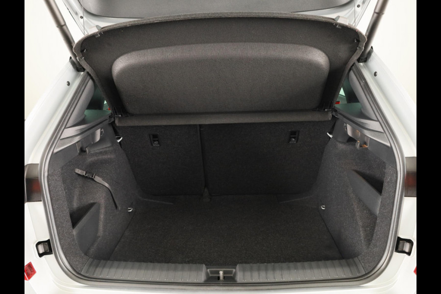 Škoda Kamiq 1.0 TSI Monte Carlo 115 pk Automaat (DSG) | Verlengde garantie | Navigatie via App | Panoramadak | Parkeersensoren | Adaptieve cruise control | Stoelverwarming |