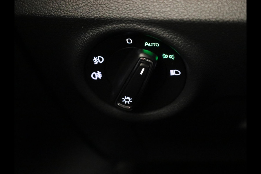 Škoda Kamiq 1.0 TSI Monte Carlo 115 pk Automaat (DSG) | Verlengde garantie | Navigatie via App | Panoramadak | Parkeersensoren | Adaptieve cruise control | Stoelverwarming |