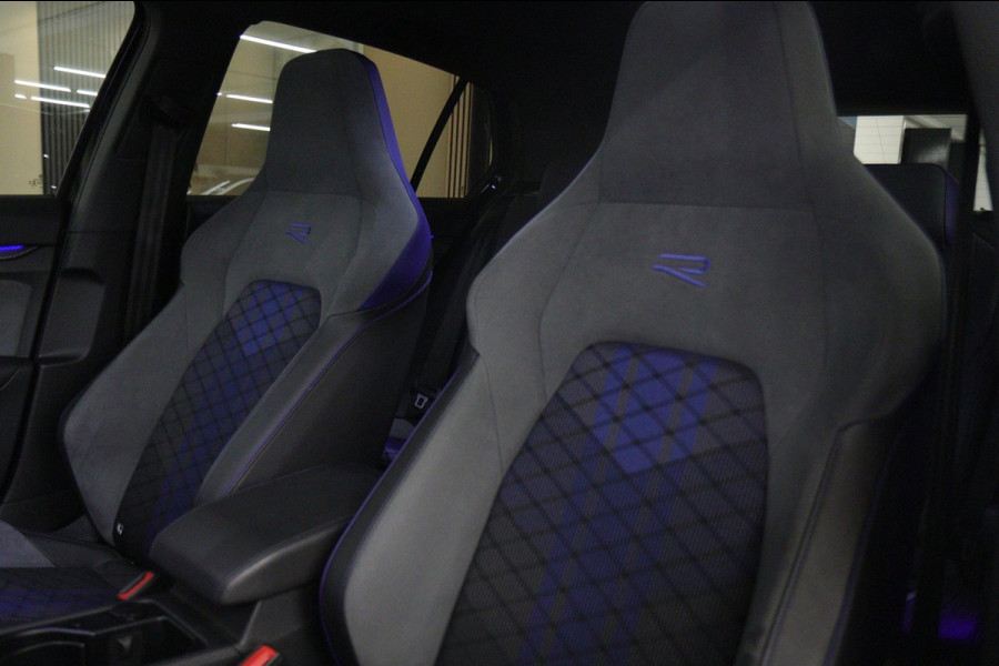 Volkswagen Golf 2.0 TSI R 4Motion PERFORMANCE /AKRA/PANO/IQ/H-K/BOMVOL