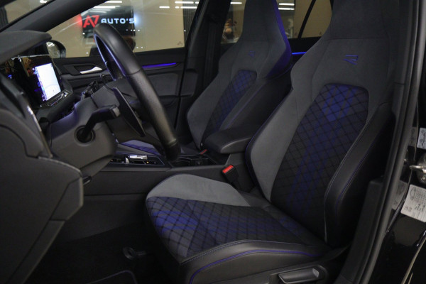 Volkswagen Golf 2.0 TSI R 4Motion PERFORMANCE /AKRA/PANO/IQ/H-K/BOMVOL
