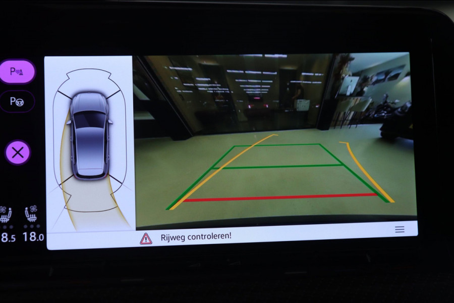 Volkswagen Golf 2.0 TSI R 4Motion PERFORMANCE /AKRA/PANO/IQ/H-K/BOMVOL