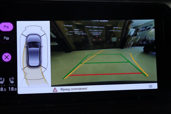 Volkswagen Golf 2.0 TSI R 4Motion PERFORMANCE /AKRA/PANO/IQ/H-K/BOMVOL