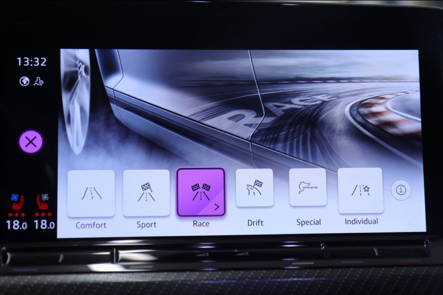 Volkswagen Golf 2.0 TSI R 4Motion PERFORMANCE /AKRA/PANO/IQ/H-K/BOMVOL