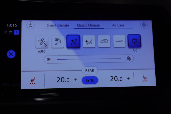 Volkswagen Golf 2.0 TSI R 4Motion PERFORMANCE /AKRA/PANO/IQ/H-K/BOMVOL