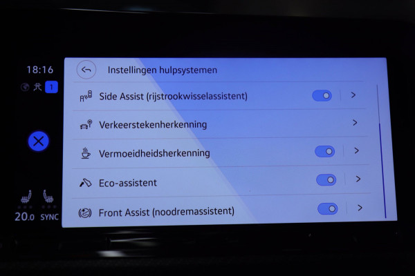 Volkswagen Golf 2.0 TSI R 4Motion PERFORMANCE /AKRA/PANO/IQ/H-K/BOMVOL