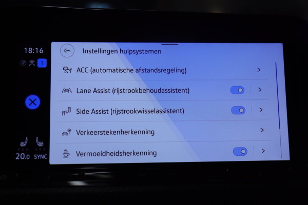 Volkswagen Golf 2.0 TSI R 4Motion PERFORMANCE /AKRA/PANO/IQ/H-K/BOMVOL