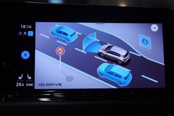 Volkswagen Golf 2.0 TSI R 4Motion PERFORMANCE /AKRA/PANO/IQ/H-K/BOMVOL