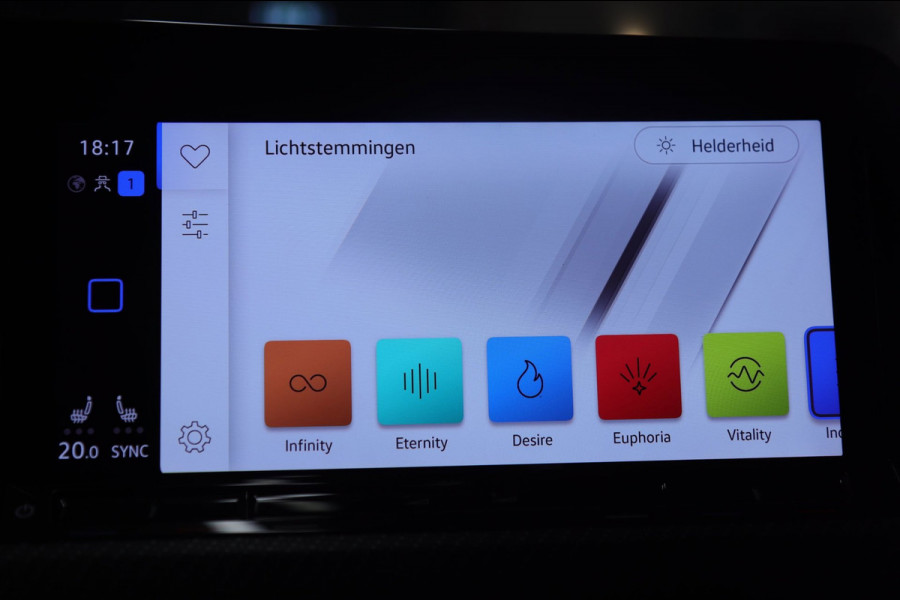 Volkswagen Golf 2.0 TSI R 4Motion PERFORMANCE /AKRA/PANO/IQ/H-K/BOMVOL