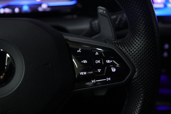 Volkswagen Golf 2.0 TSI R 4Motion PERFORMANCE /AKRA/PANO/IQ/H-K/BOMVOL