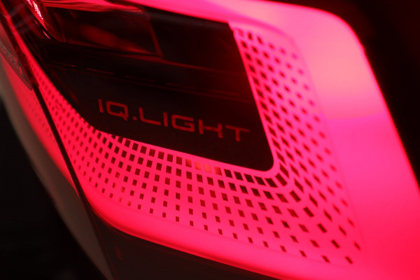 Volkswagen Golf 2.0 TSI R 4Motion PERFORMANCE /AKRA/PANO/IQ/H-K/BOMVOL