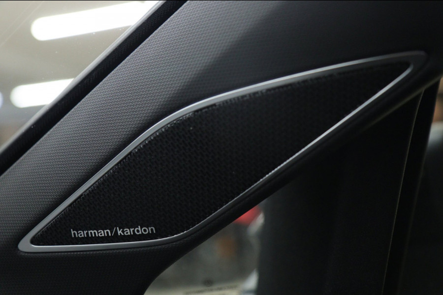 Volkswagen Golf 2.0 TSI R 4Motion PERFORMANCE /AKRA/PANO/IQ/H-K/BOMVOL