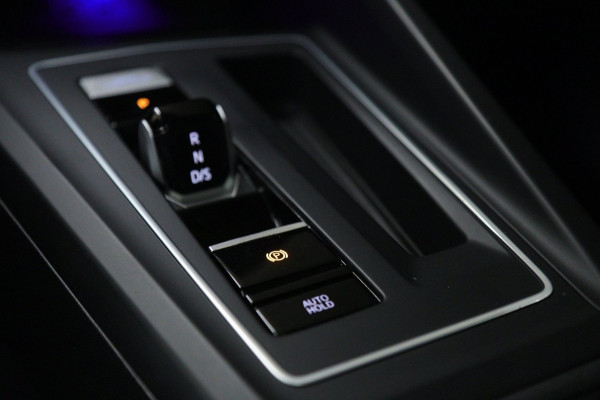 Volkswagen Golf 2.0 TSI R 4Motion PERFORMANCE /AKRA/PANO/IQ/H-K/BOMVOL