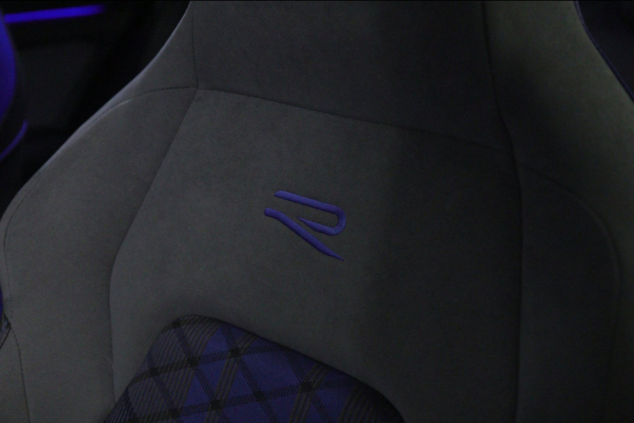 Volkswagen Golf 2.0 TSI R 4Motion PERFORMANCE /AKRA/PANO/IQ/H-K/BOMVOL