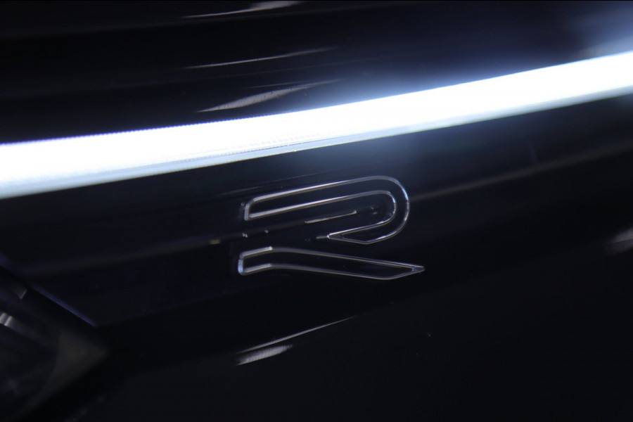 Volkswagen Golf 2.0 TSI R 4Motion PERFORMANCE /AKRA/PANO/IQ/H-K/BOMVOL