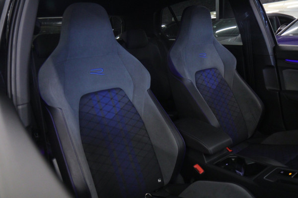 Volkswagen Golf 2.0 TSI R 4Motion PERFORMANCE /AKRA/PANO/IQ/H-K/BOMVOL