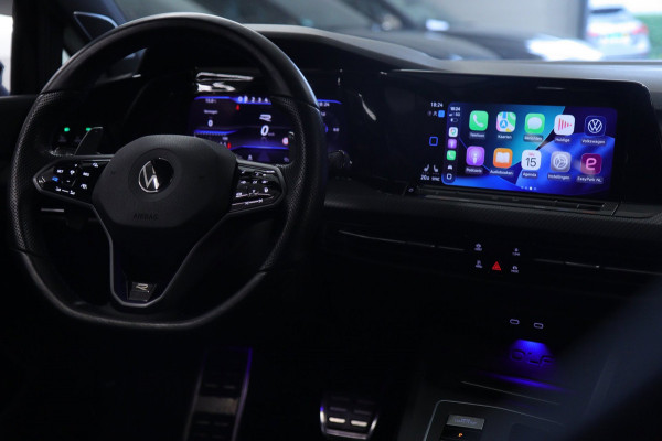 Volkswagen Golf 2.0 TSI R 4Motion PERFORMANCE /AKRA/PANO/IQ/H-K/BOMVOL