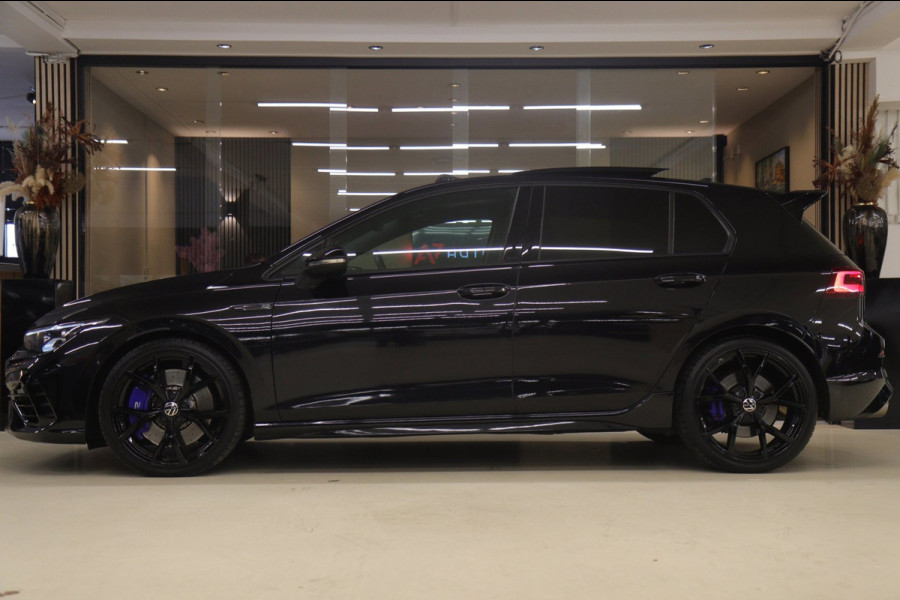 Volkswagen Golf 2.0 TSI R 4Motion PERFORMANCE /AKRA/PANO/IQ/H-K/BOMVOL