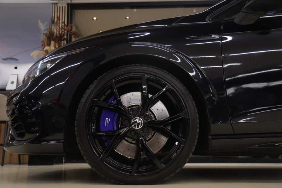 Volkswagen Golf 2.0 TSI R 4Motion PERFORMANCE /AKRA/PANO/IQ/H-K/BOMVOL