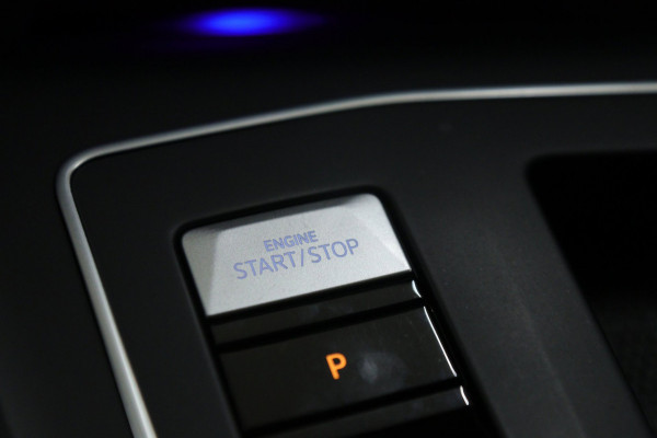 Volkswagen Golf 2.0 TSI R 4Motion PERFORMANCE /AKRA/PANO/IQ/H-K/BOMVOL