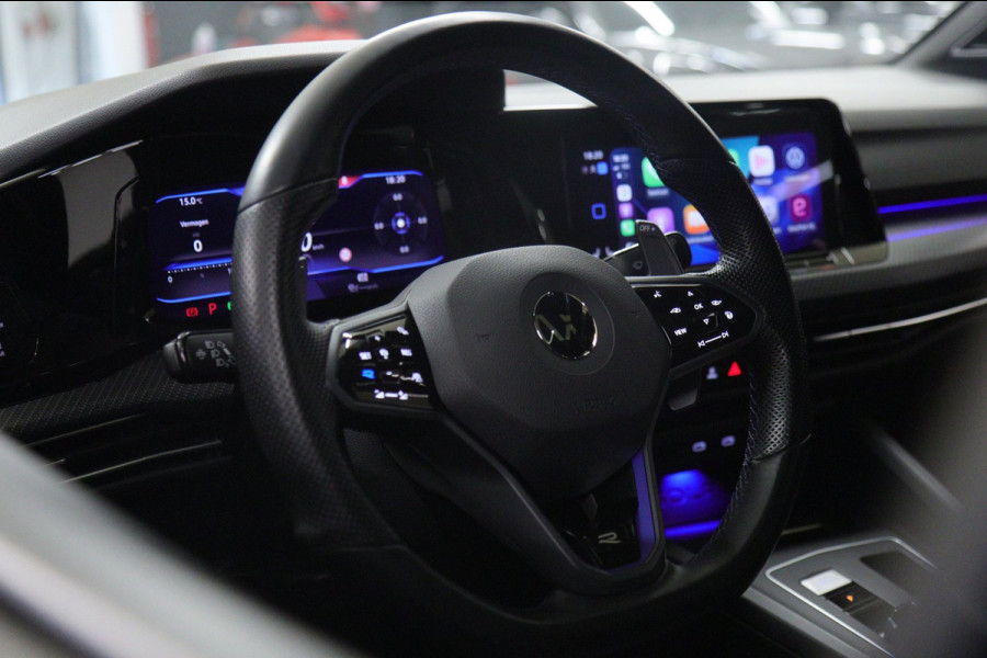 Volkswagen Golf 2.0 TSI R 4Motion PERFORMANCE /AKRA/PANO/IQ/H-K/BOMVOL