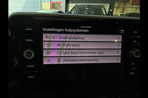 Volkswagen T-Roc 1.5 TSI R-Line Pano|Keyless|IQ|Sfeer|Camera