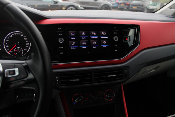Volkswagen Polo 1.0 TSI Comfortline / NL Auto! / 1e Eign. / Trekhaak / CarPlay / Beats / 16'' / ACC