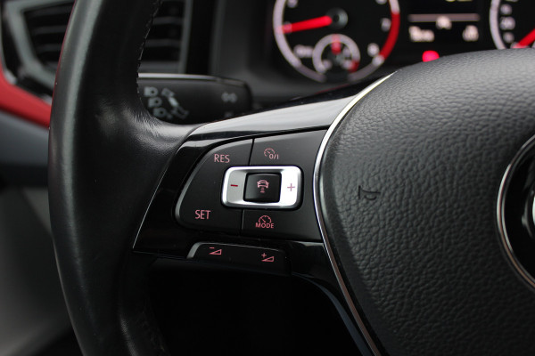 Volkswagen Polo 1.0 TSI Comfortline / NL Auto! / 1e Eign. / Trekhaak / CarPlay / Beats / 16'' / ACC