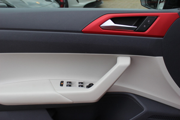 Volkswagen Polo 1.0 TSI Comfortline / NL Auto! / 1e Eign. / Trekhaak / CarPlay / Beats / 16'' / ACC