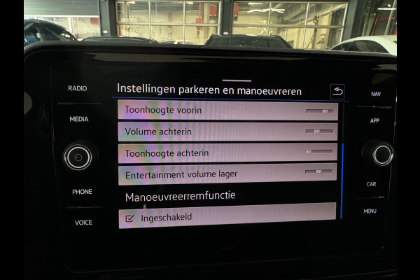 Volkswagen T-Roc 1.5 TSI R-Line Pano|Beats|IQ|Keyless|Camera