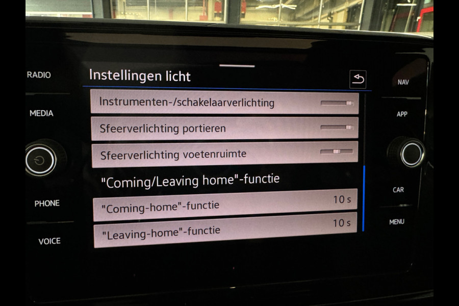 Volkswagen T-Roc 1.5 TSI R-Line Pano|Beats|IQ|Keyless|Camera