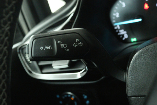 Ford Fiesta 1.0 EcoBoost Titanium (ACHTERUITRIJCAMERA, CRUISE CONTROL ADAPTIEF, NAVIGATIE, PARKEERSENSOREN)