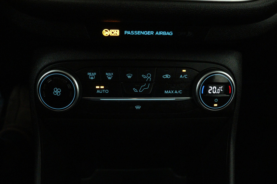Ford Fiesta 1.0 EcoBoost Titanium (ACHTERUITRIJCAMERA, CRUISE CONTROL ADAPTIEF, NAVIGATIE, PARKEERSENSOREN)