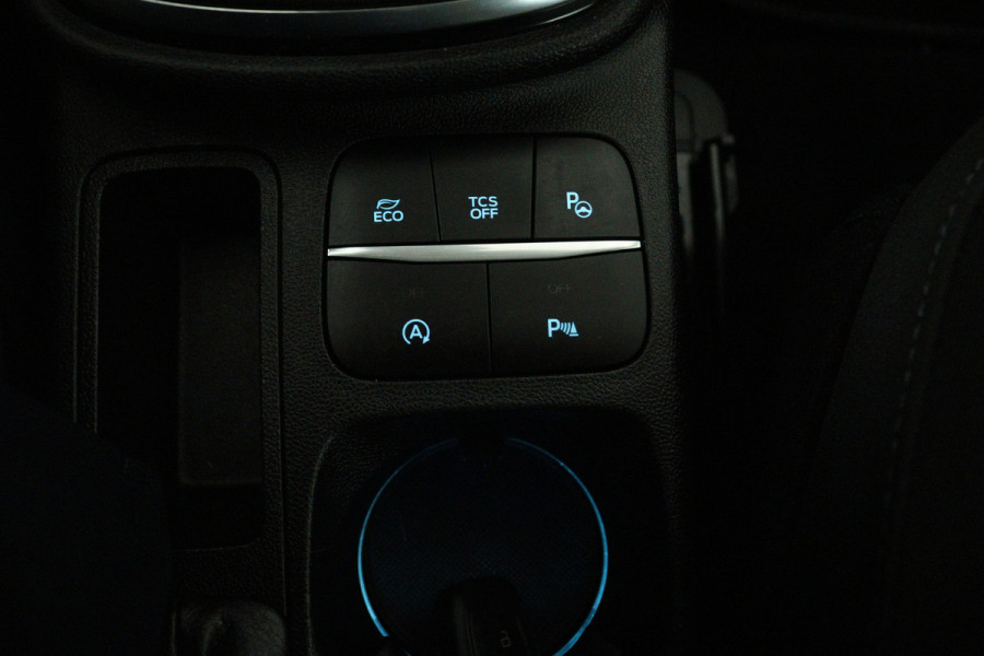 Ford Fiesta 1.0 EcoBoost Titanium (ACHTERUITRIJCAMERA, CRUISE CONTROL ADAPTIEF, NAVIGATIE, PARKEERSENSOREN)