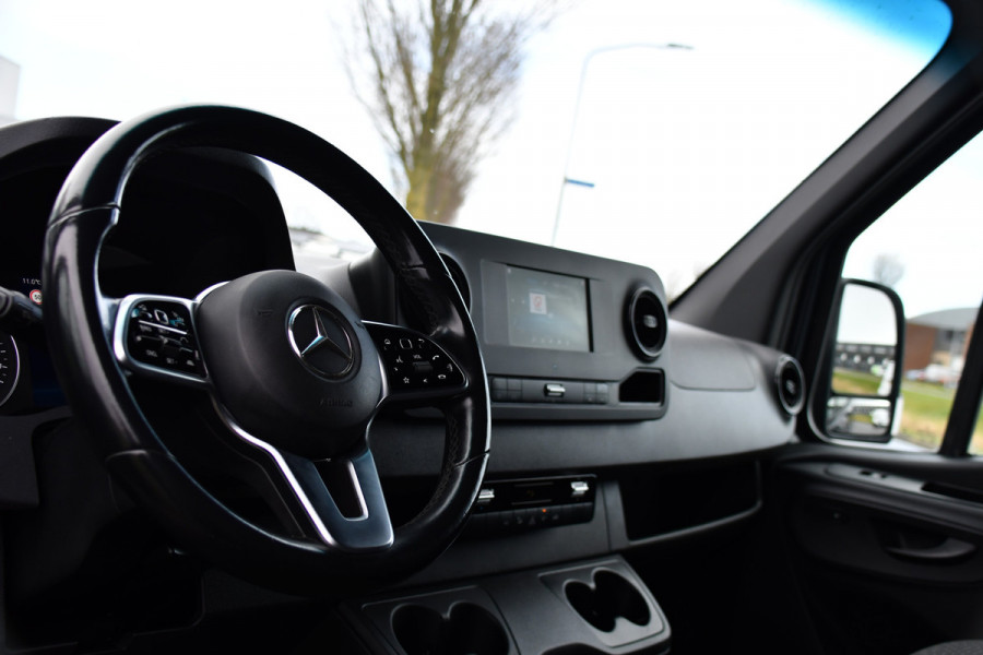 Mercedes-Benz Sprinter 319 V6 3.0 CDI L2H2 PB Edition Cruise, 360 Camera, Carplay, LED, 3500kg Trekhaak, LED, NAVI, Virtual, Uniek!