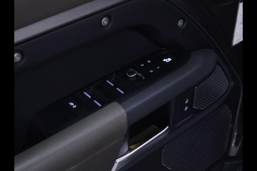 Land Rover Defender 110 2.0 P400e 110 Urban X-Dynamic [ADAPTIVE CRUISE, APPLE CARPLAY, TREKHAAK, SCHUIFKANTELDAK, CAMERA, MEMORY, STOELVERWAMING, NAVIGATIE, NIEUWSTAAT]