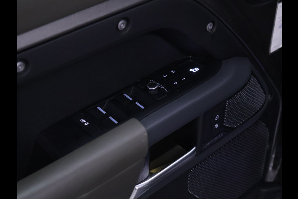 Land Rover Defender 110 2.0 P400e 110 Urban X-Dynamic [ADAPTIVE CRUISE, APPLE CARPLAY, TREKHAAK, SCHUIFKANTELDAK, CAMERA, MEMORY, STOELVERWAMING, NAVIGATIE, NIEUWSTAAT]