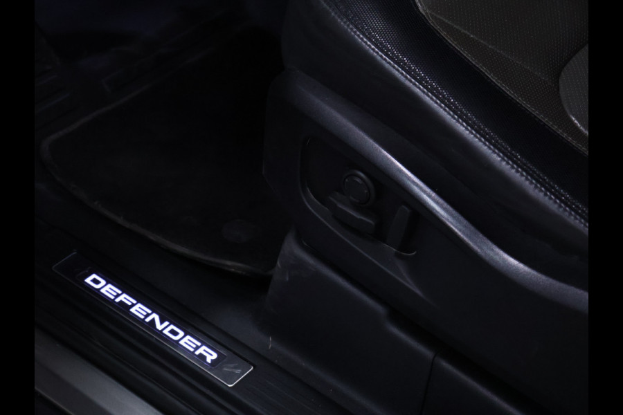 Land Rover Defender 110 2.0 P400e 110 Urban X-Dynamic [ADAPTIVE CRUISE, APPLE CARPLAY, TREKHAAK, SCHUIFKANTELDAK, CAMERA, MEMORY, STOELVERWAMING, NAVIGATIE, NIEUWSTAAT]