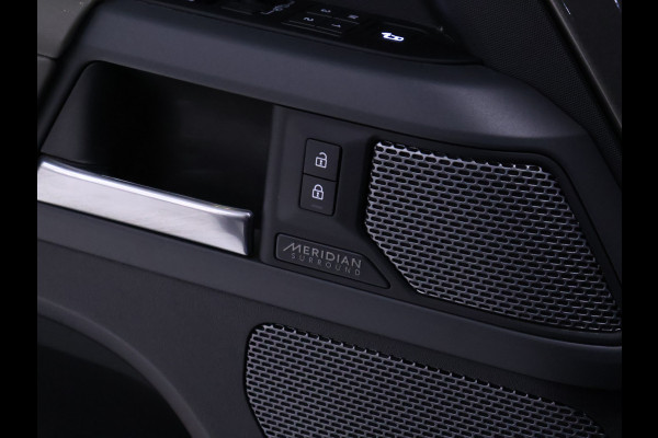 Land Rover Defender 110 2.0 P400e 110 Urban X-Dynamic [ADAPTIVE CRUISE, APPLE CARPLAY, TREKHAAK, SCHUIFKANTELDAK, CAMERA, MEMORY, STOELVERWAMING, NAVIGATIE, NIEUWSTAAT]