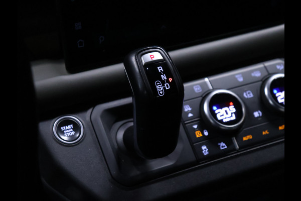 Land Rover Defender 110 2.0 P400e 110 Urban X-Dynamic [ADAPTIVE CRUISE, APPLE CARPLAY, TREKHAAK, SCHUIFKANTELDAK, CAMERA, MEMORY, STOELVERWAMING, NAVIGATIE, NIEUWSTAAT]
