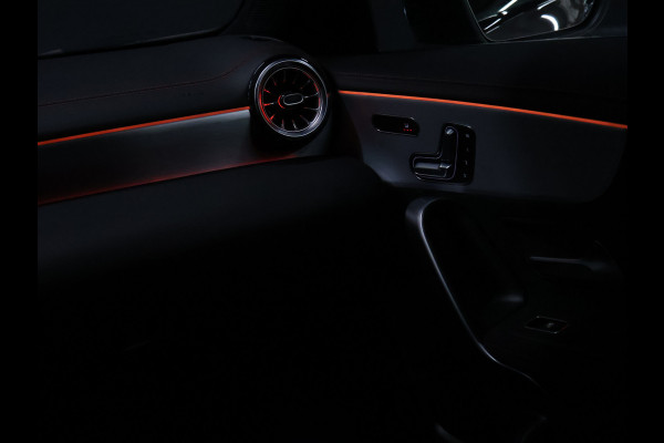 Mercedes-Benz CLA-Klasse Shooting Brake 250 e AMG Limited [SFEERVERLICHTING, TREKHAAK, CAMERA, CRUISE CONTROL, STOELVERWARMING, MEMORY SEATS, SCHUIFKANTELDAK, APPLE CARPLAY, NAVIGATIE, NIEUWSTAAT]