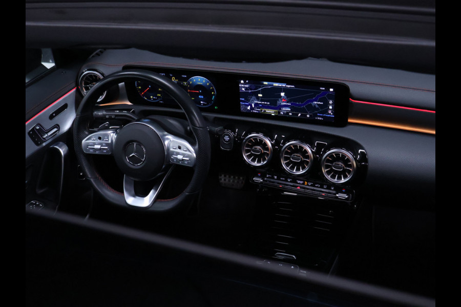 Mercedes-Benz CLA-Klasse Shooting Brake 250 e AMG Limited [SFEERVERLICHTING, TREKHAAK, CAMERA, CRUISE CONTROL, STOELVERWARMING, MEMORY SEATS, SCHUIFKANTELDAK, APPLE CARPLAY, NAVIGATIE, NIEUWSTAAT]