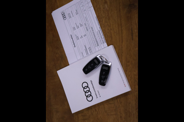 Audi e-tron Sportback 50 quattro S edition 71 kWh [ADAPTIVE CRUISE, APPLE CARPLAY, CAMERA, STOELVERWAMING, SCHUIFKANTELDAK, MEMORY, ELEKTRISCHE ACHTERKLEP, DIGITAL DASH, NAVIGATIE, NIEUWSTAAT]