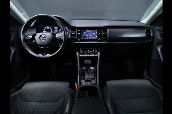 Škoda Kodiaq 1.5 TSI Sport [STOELVERWARMING, CAMERA, TREKHAAK, APPLE CARPLAY, AUTOMATISCHE VERLICHTING, NAVIGATIE, NIEUWSTAAT]